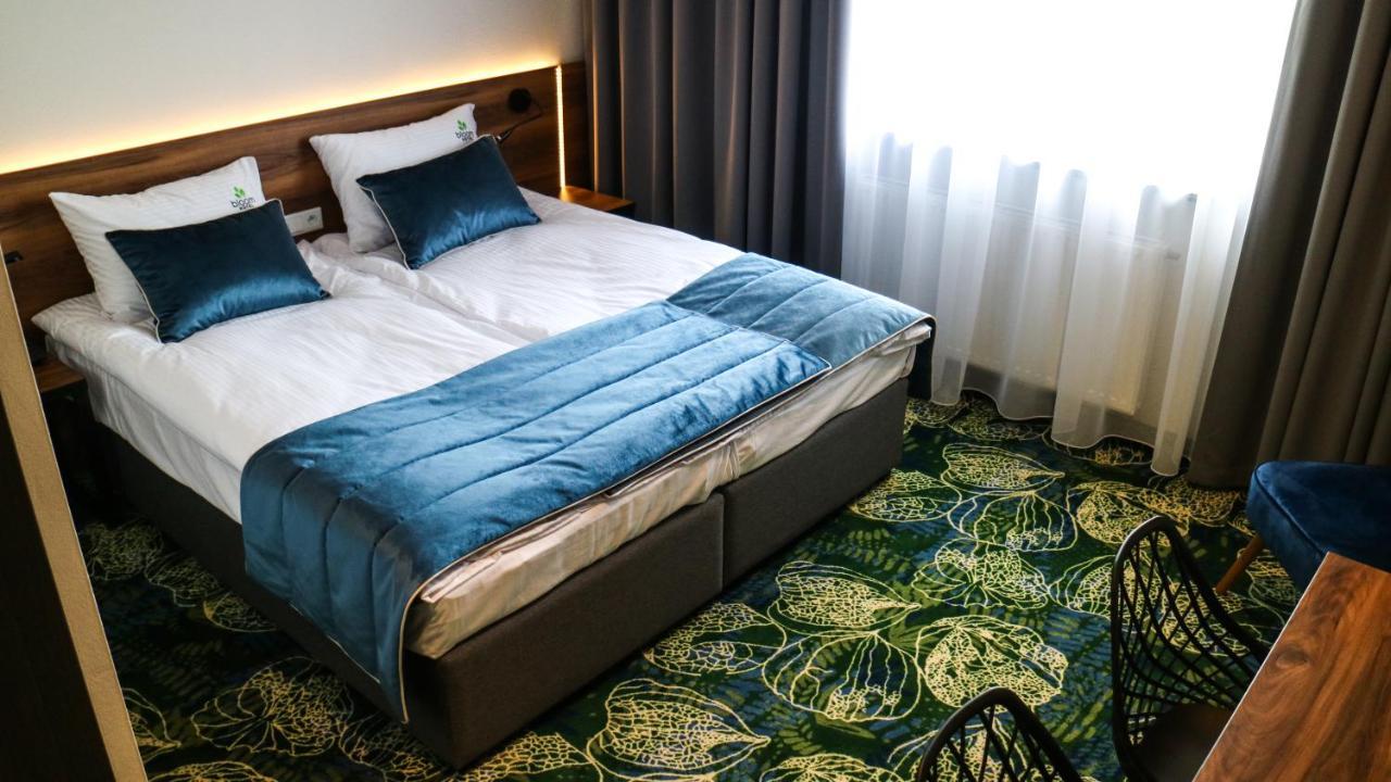Bloom Hotel Airport Okecie ราชิน ภายนอก รูปภาพ