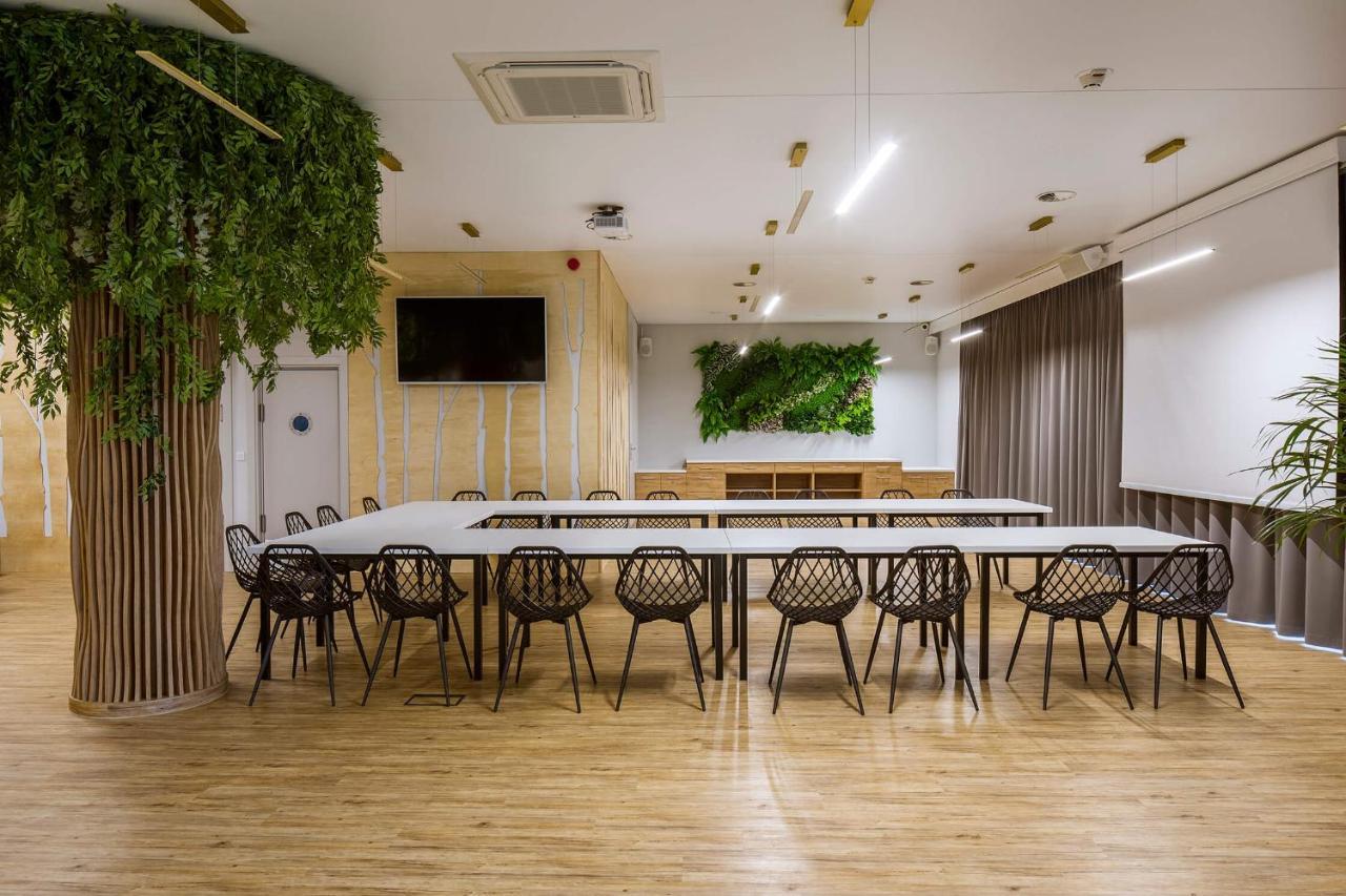 Bloom Hotel Airport Okecie ราชิน ภายนอก รูปภาพ
